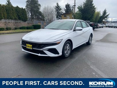 New 2025 Hyundai Elantra SE