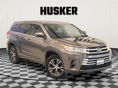 Used 2019 Toyota Highlander LE w/ Carpet Mat Package (TMS)