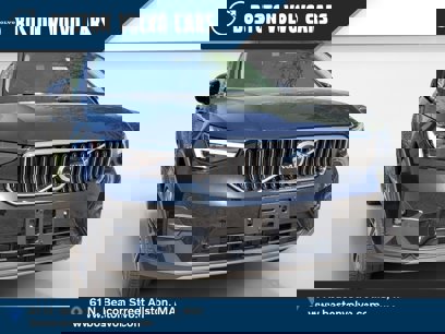 New 2025 Volvo XC40 B5 Ultra w/ Climate Package