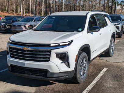 New 2025 Chevrolet Traverse LT w/ Driver Confidence Package