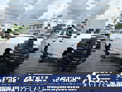 New 2025 RAM 2500 Tradesman w/ Bed Convenience Group