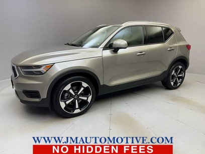 Used 2022 Volvo XC40 T5 Momentum w/ Climate Package