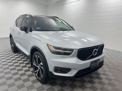 Used 2022 Volvo XC40 T5 R-Design w/ Advanced Package