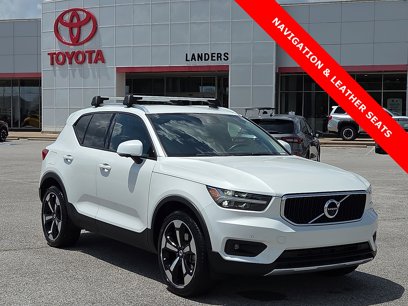 Used 2022 Volvo XC40 T5 Momentum w/ Premium Package