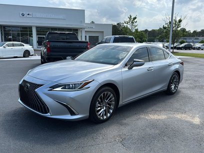 Used 2025 Lexus ES 300h w/ Luxury Package
