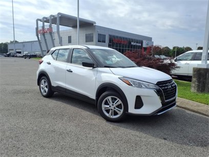 New 2025 Nissan Kicks Play S