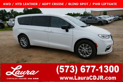 New 2025 Chrysler Pacifica Select