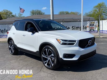 Used 2022 Volvo XC40 T5 R-Design w/ Advanced Package