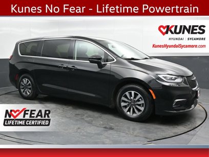 Used 2023 Chrysler Pacifica Touring-L