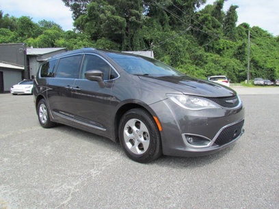 Used 2017 Chrysler Pacifica Touring-L Plus w/ Advanced Safetytec Group