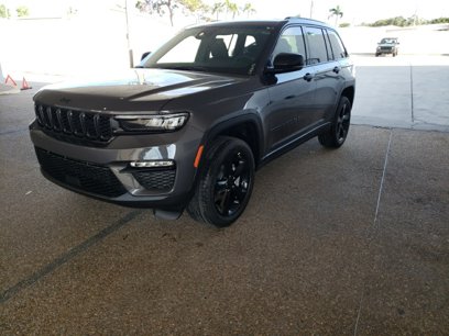 New 2025 Jeep Grand Cherokee Limited w/ Black Appearance Package