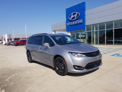 Used 2020 Chrysler Pacifica Touring-L w/ Advanced Safetytec Group