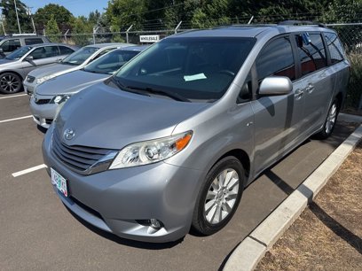 Used 2017 Toyota Sienna AWD
