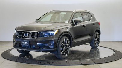 New 2025 Volvo XC40 B5 Ultra w/ Climate Package