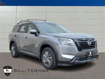Used 2024 Nissan Pathfinder SV w/ Black Appearance Package