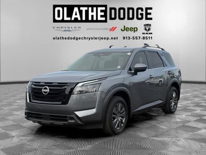 Used 2024 Nissan Pathfinder SV w/ Black Appearance Package