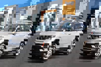 New 2024 Jeep Grand Cherokee Laredo w/ Trailer Tow Package