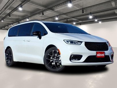 New 2025 Chrysler Pacifica Limited