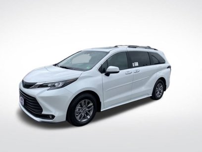 New 2025 Toyota Sienna XLE