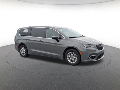 Used 2023 Chrysler Pacifica Touring-L