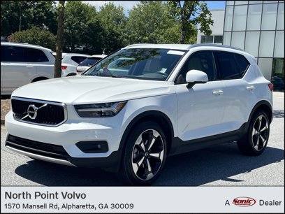 Certified 2022 Volvo XC40 T4 Momentum w/ Premium Package