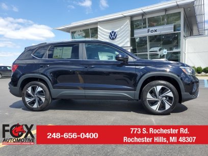 Used 2024 Volkswagen Taos SE w/ Panoramic Sunroof Package