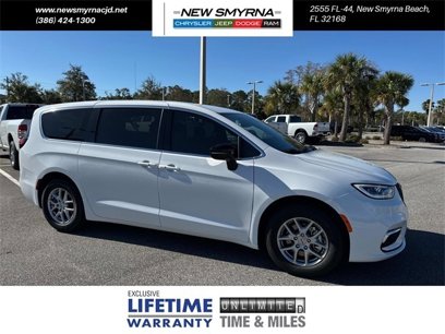 New 2025 Chrysler Pacifica Select