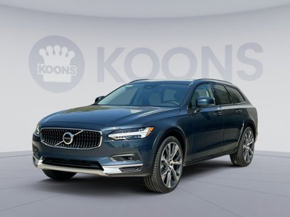 New 2025 Volvo V90 B6 Cross Country Ultra w/ Protection Package Premier