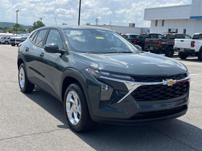New 2025 Chevrolet Trax LS w/ LS Convenience Package