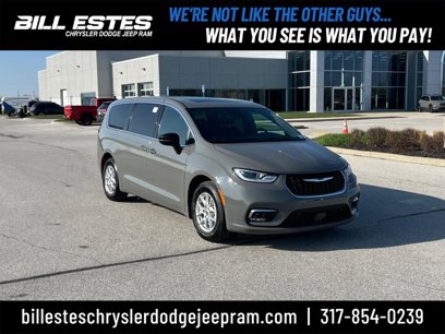 New 2025 Chrysler Pacifica Select