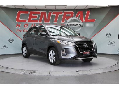 New 2025 Nissan Kicks Play S