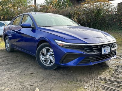 New 2025 Hyundai Elantra SE