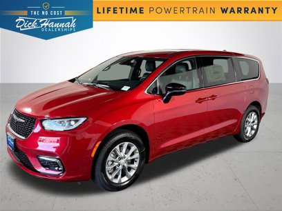 New 2025 Chrysler Pacifica Select