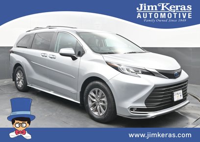 Used 2021 Toyota Sienna XLE