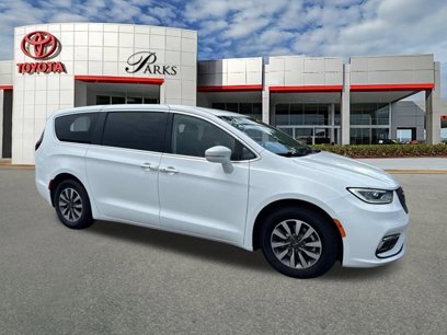Used 2022 Chrysler Pacifica Touring-L