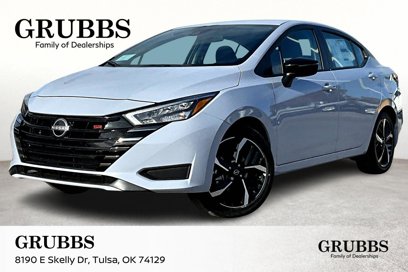 New 2025 Nissan Versa SR w/ Trunk Package
