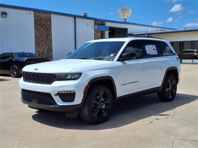New 2025 Jeep Grand Cherokee Limited w/ Black Appearance Package