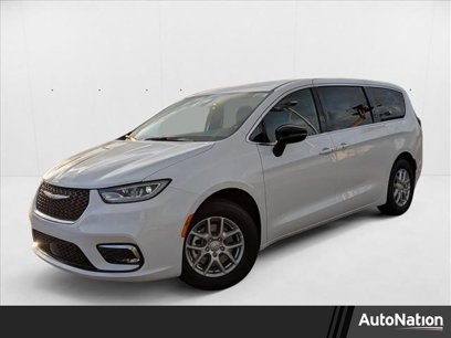 New 2026 Chrysler Pacifica Select