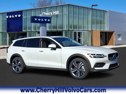 New 2025 Volvo V60 B5 Cross Country Plus w/ Protection Package Premier