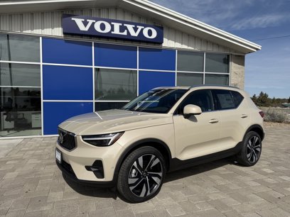New 2025 Volvo XC40 B5 Ultra w/ Climate Package