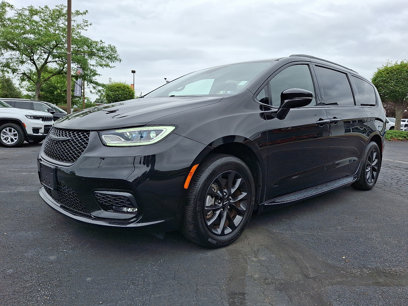 Certified 2021 Chrysler Pacifica Touring-L w/ S Appearance Package