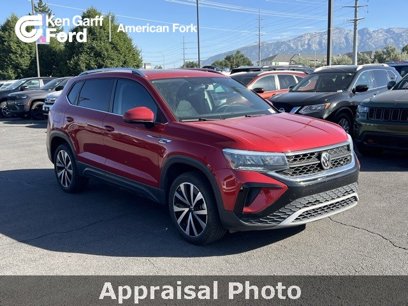 Used 2022 Volkswagen Taos SE w/ Panoramic Sunroof Package