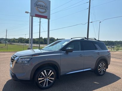 New 2025 Nissan Pathfinder Platinum w/ Cargo Package