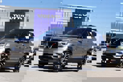 Certified 2022 Volvo XC40 T5 R-Design w/ Advanced Package