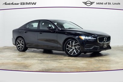 Used 2019 Volvo S60 T6 Momentum w/ Multimedia Package