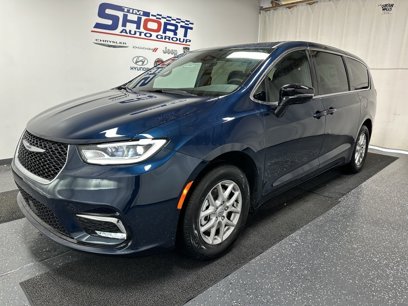 New 2025 Chrysler Pacifica Select