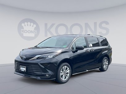 New 2025 Toyota Sienna XLE
