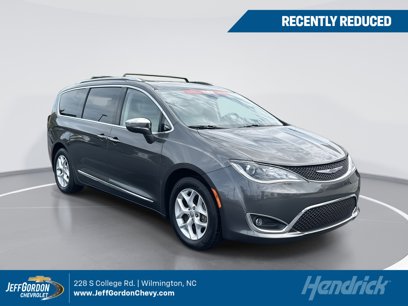 Used 2017 Chrysler Pacifica Limited w/ UConnect Theater Package