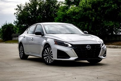 Used 2024 Nissan Altima 2.5 SV