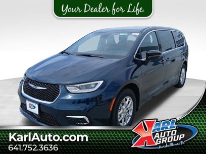 New 2025 Chrysler Pacifica Select